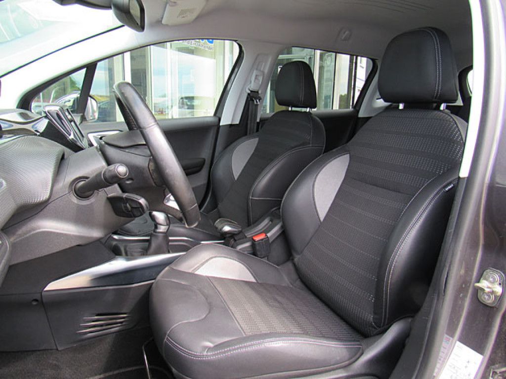 Peugeot 2008 1.2 Allure Klimaautomatik NAVI LM-Felgen