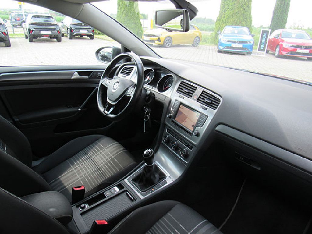 Volkswagen Golf VII 1.6 TDI Variant Lounge  Panorama-Dach A