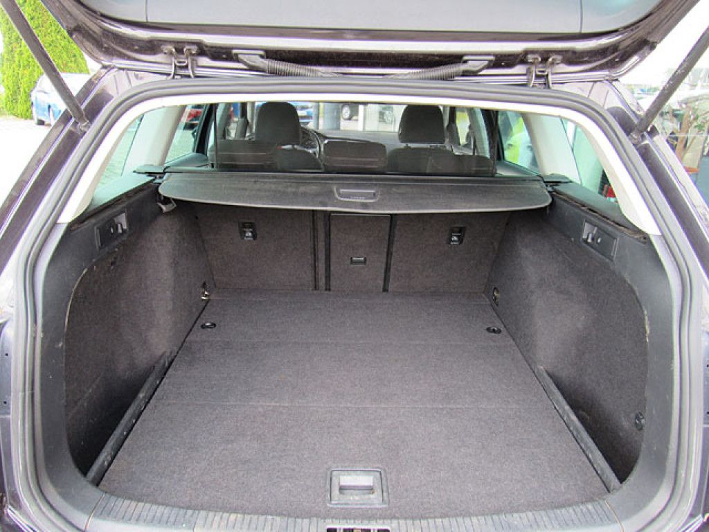 Volkswagen Golf VII 1.6 TDI Variant Lounge  Panorama-Dach A