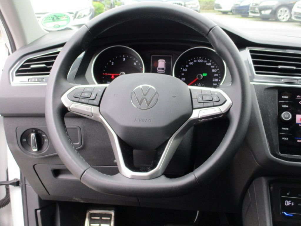 Volkswagen Tiguan 2.0 TDI DSG Active Navi AHK Kamera FAP+ S