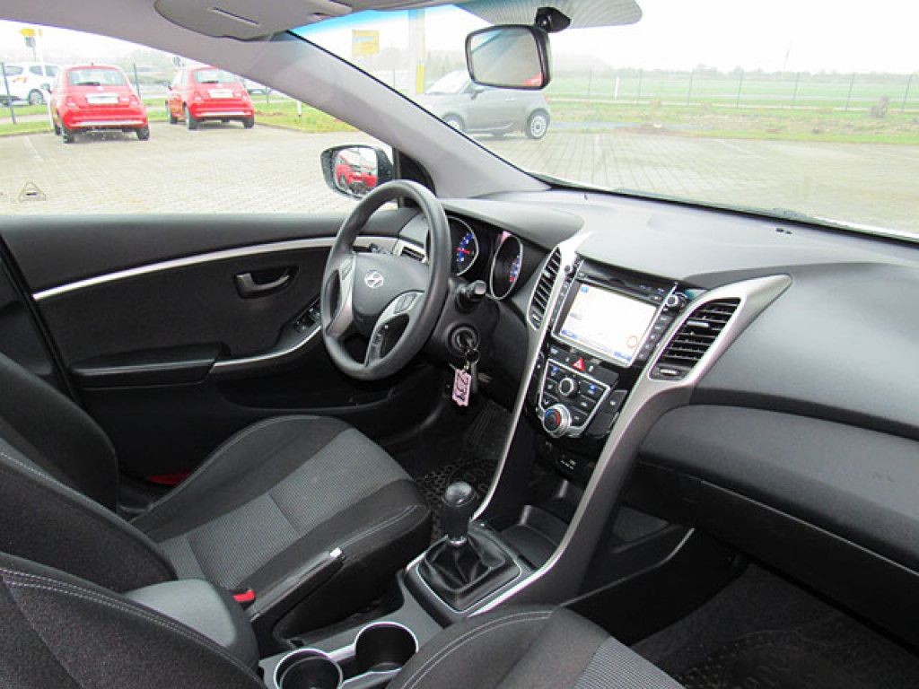 Hyundai i30 1.4 blue Trend NAVI R-Kamera PDC