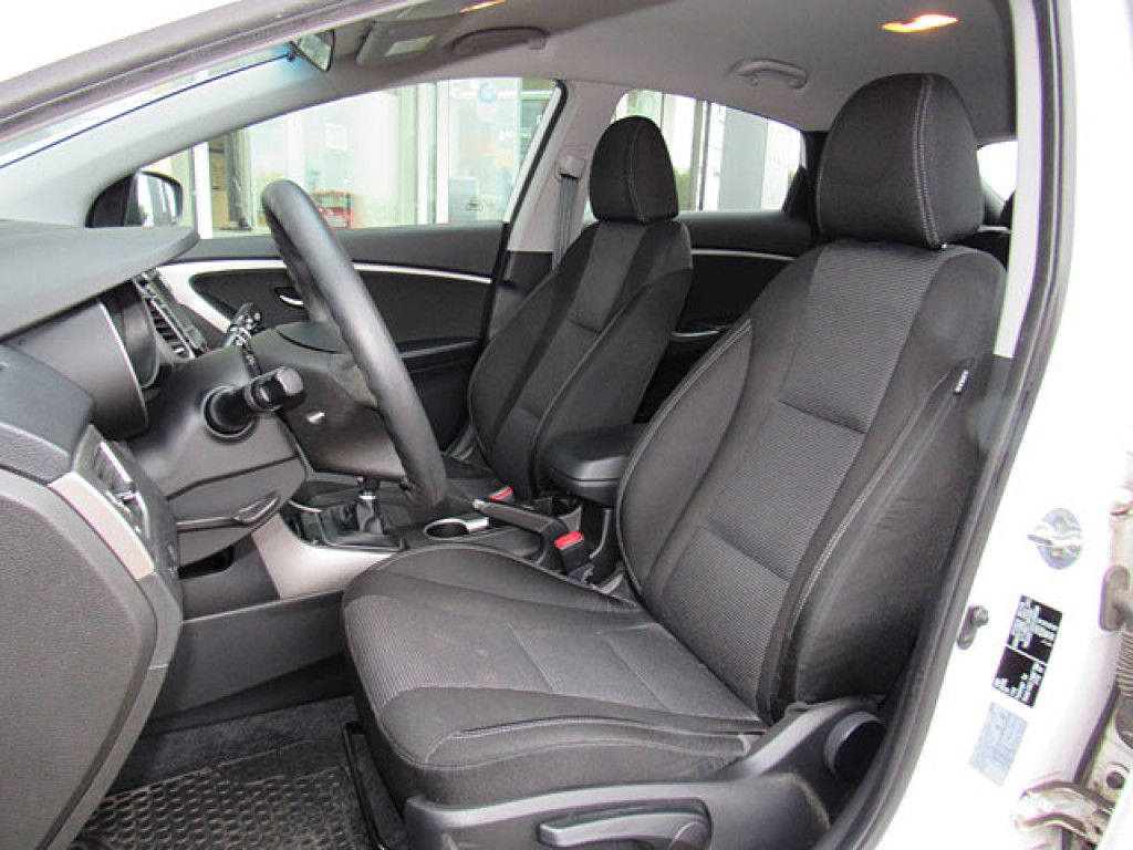 Hyundai i30 1.4 blue Trend NAVI R-Kamera PDC