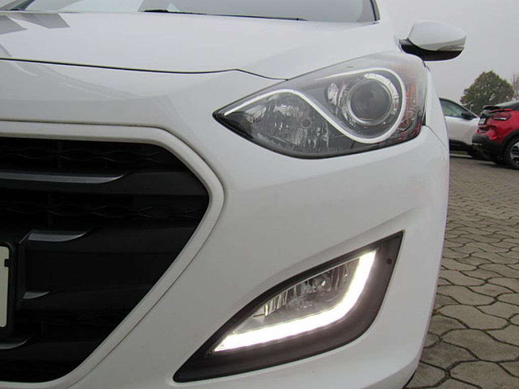 Hyundai i30 1.4 blue Trend NAVI R-Kamera PDC