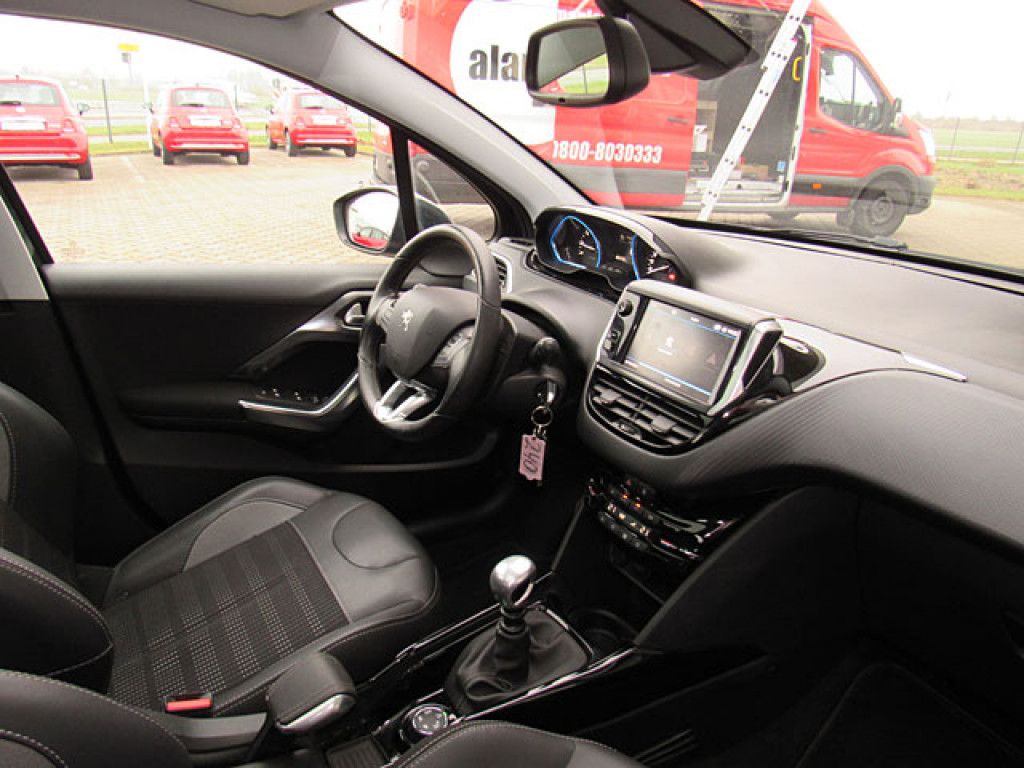 Peugeot 2008 1.2 Allure Multimedia R-Kamera PDC