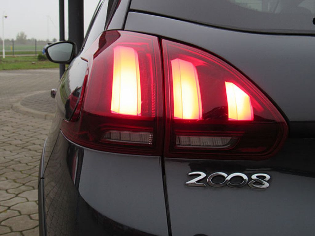 Peugeot 2008 1.2 Allure Multimedia R-Kamera PDC