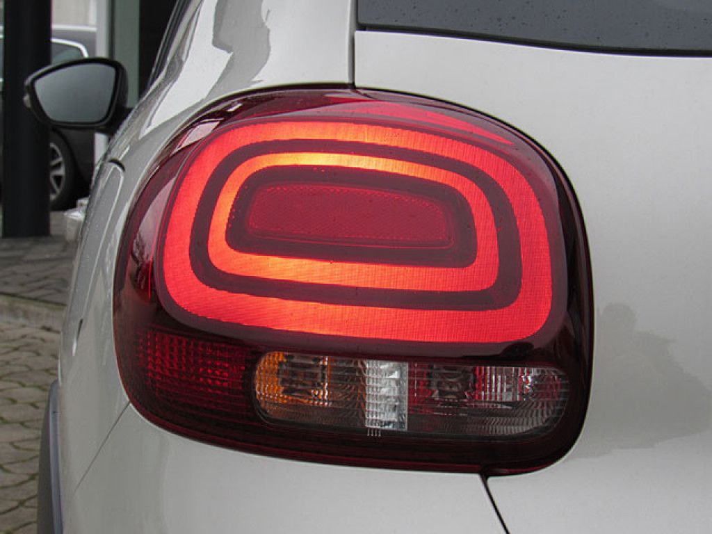 Citroën C3 1.2 PureTech Shine  LED Sitzhzg NAVI R-Kamera