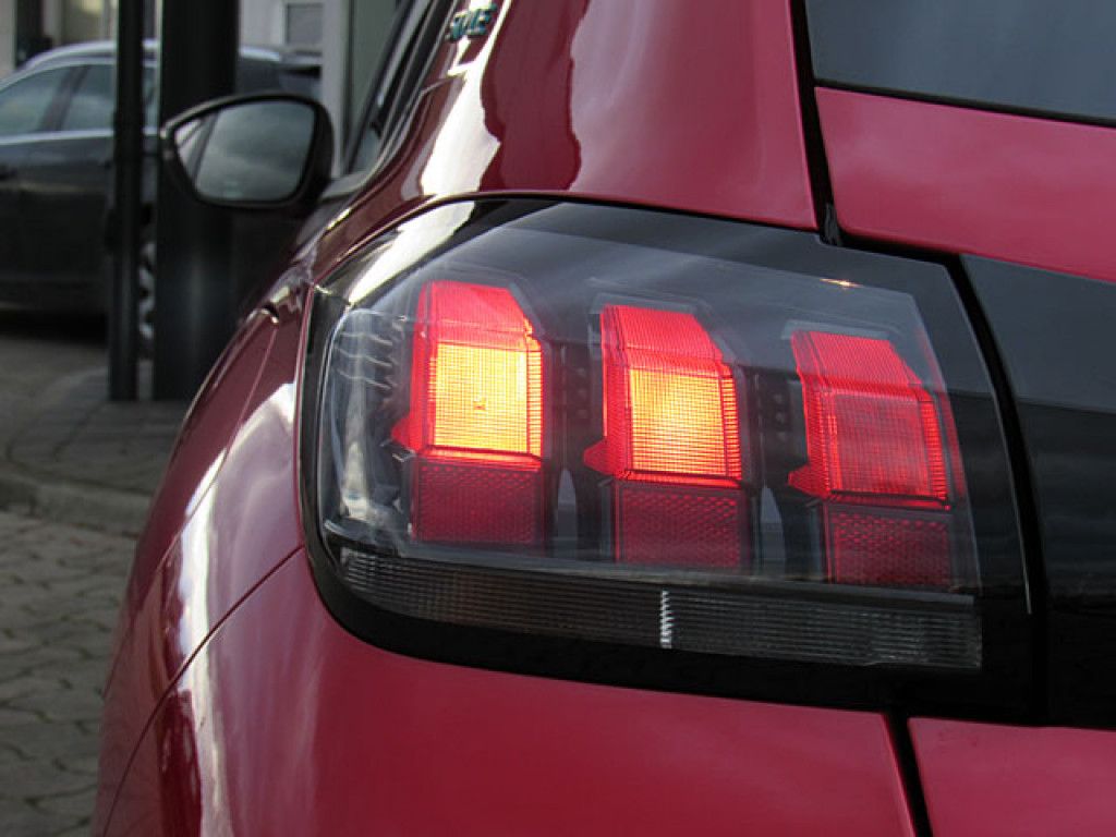 Peugeot 208 1.2 PureTech Style LED-Licht NAVI PDC