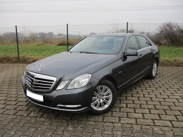 Mercedes-Benz E 220 CDI Elegance AT Xenon Navi Pano AHK SHZ