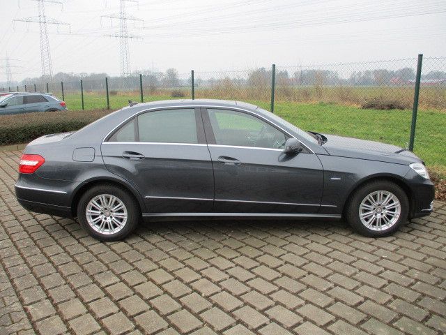 Mercedes-Benz E 220 CDI Elegance AT Xenon Navi Pano AHK SHZ