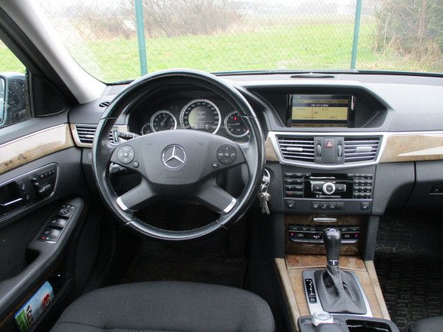 Mercedes-Benz E 220 CDI Elegance AT Xenon Navi Pano AHK SHZ